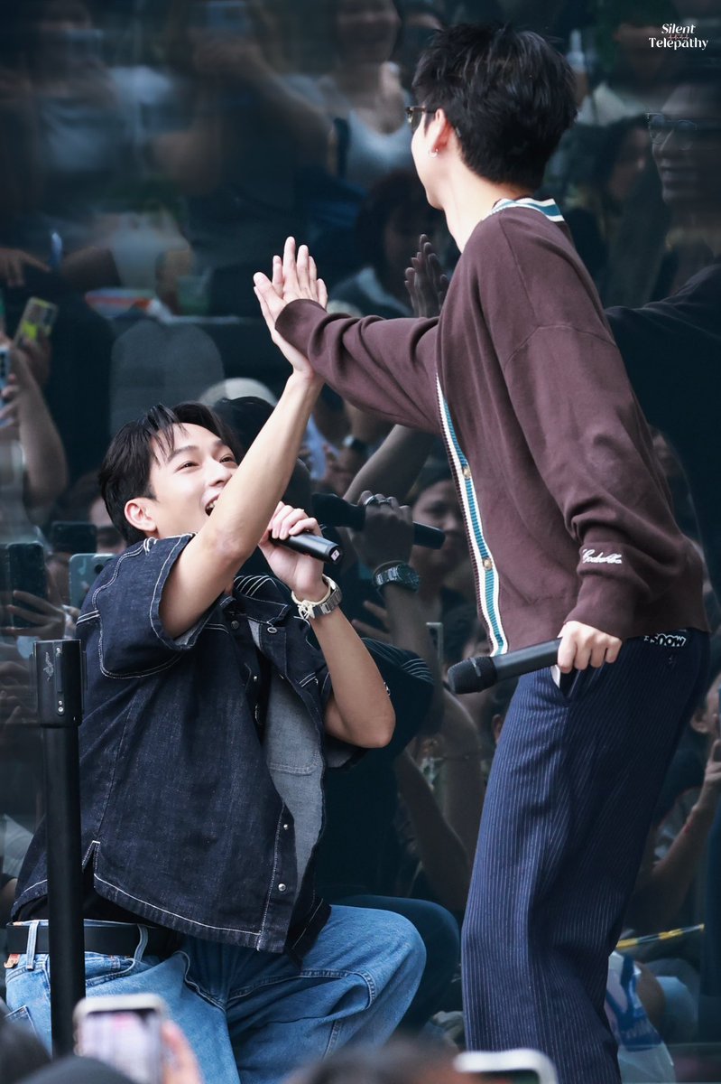 ShuangSilent's tweet photo. Hand in hand

#งานมหกรรมนิยายนานาชาติ2026xSingChimon https://t.co/G4N3Qyrc4J