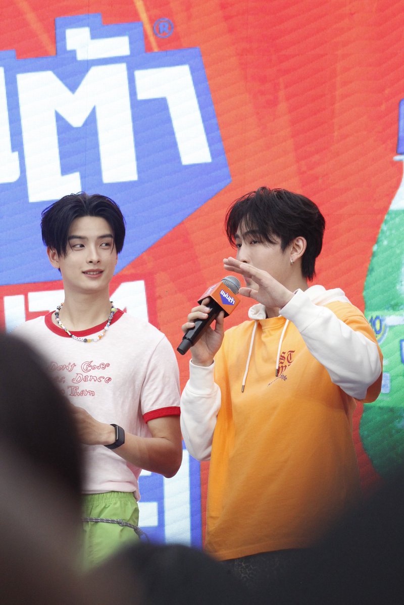 imploylove's tweet photo. ตั้งใจฟังน้องมากคับพี่

Fanta X BUS 

#FantaXBUS
#KHUNPOL #HEARTchuthiwat https://t.co/NOjGvWWBYi
