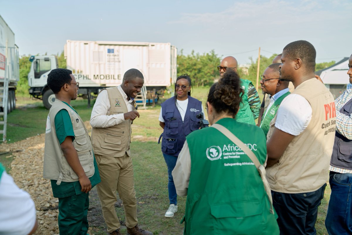 Dr_JeanKaseya's tweet photo. Cross-border solidarity between the Democratic Republic of the Congo and Uganda is translating into concrete action in the Ebola response.

In #Kasenyi, the @AfricaCDC team on the ground, alongside the National Border Hygiene Programme (PNHF), the DRC Ministry of Communication and Media (@Com_mediasRDC_) Ugandan experts and partners, assessed surveillance systems, laboratory capacities and coordination mechanisms established at the border.

This collaboration reflects a fundamental reality: no country can face public health threats alone. Rapid detection, information sharing and cross-border coordination are at the heart of a better prepared and more resilient Africa. 

----

La solidarité transfrontalière entre la République démocratique du Congo et l’Ouganda se traduit par des actions concrètes dans la riposte à Ebola.

À #Kasenyi, l'équipes d'AfricaCDC, aux côtés du Programme National d’Hygiène aux Frontières (PNHF), du Ministère de la Communication et Médias de la RDC, des experts ougandais et des partenaires, ont évalué les dispositifs de surveillance, les capacités de laboratoire et les mécanismes de coordination mis en place à la frontière.

Cette collaboration illustre une réalité essentielle : aucune nation ne peut faire face seule aux menaces sanitaires. La détection rapide, le partage d’informations et la coordination entre pays sont au cœur d’une Afrique mieux préparée.

@MinSanteRDC @inrb_kinshasa @MinSanteRDC #AfricaReady #AfricaResponds #EbolaResponse