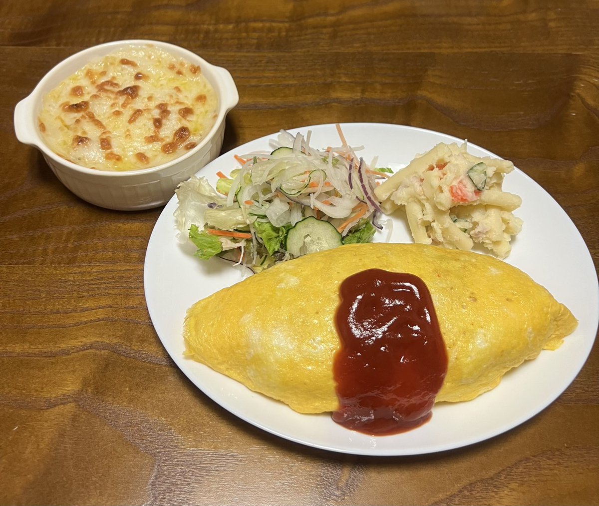 dynam_00105's tweet photo. こんばんは🌙* :ﾟ小形です😁

今回は好きな食べ物そして今日の夕食を紹介しま～す😋

嫌いなのはほぼないので好きなのだらけなんですが最近グラタンが食べた過ぎて今日は作りました～😀オムライスも追加で😭

#ダイナム #ダイナムむつ店 #好きな食べ物 #グラタン #オムライス https://t.co/0QI520Ha2G
