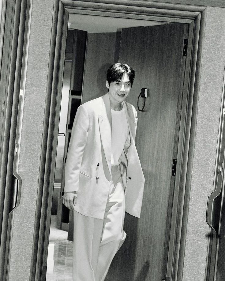 headslocked's tweet photo. 📍 𝗧𝗵𝗲 𝗟𝗮𝗻𝗴𝗵𝗮𝗺 𝗕𝗮𝗹𝗹𝗿𝗼𝗼𝗺

Dari balik pintu ke atas panggung, ready to make some noise. 🎙️ Grateful for the opportunity to share my story. Let’s break some barriers! 🍻 https://t.co/CHK1x6bU0r