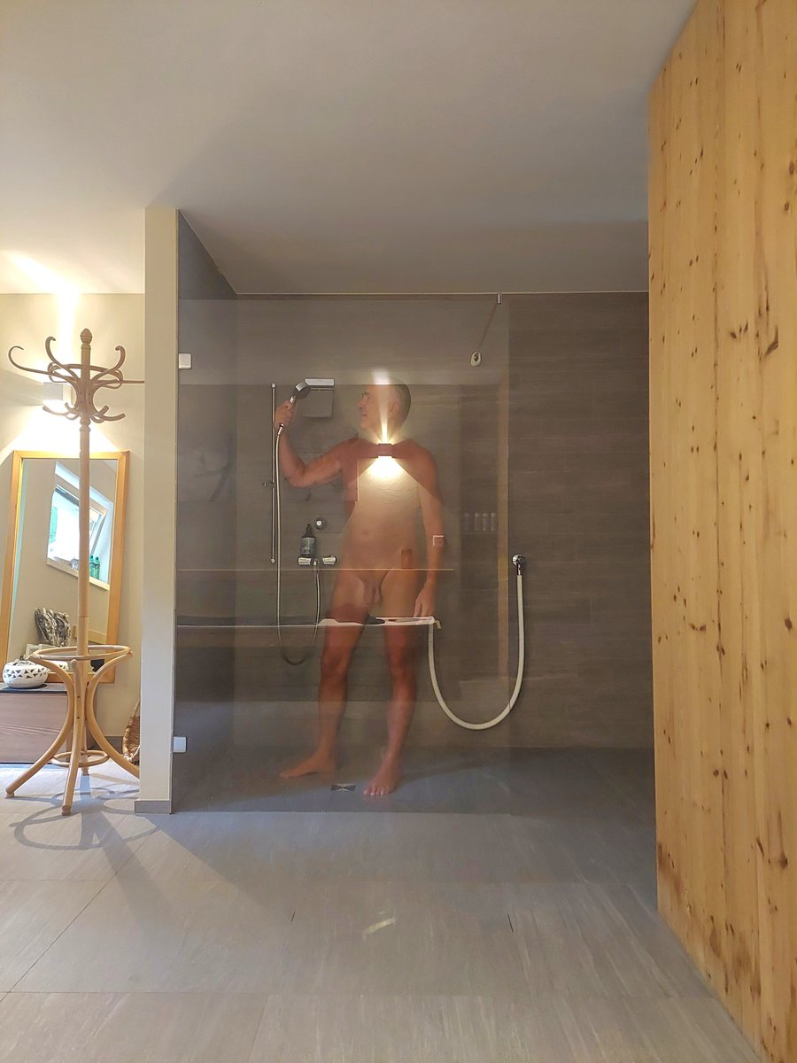 swissnudists's tweet photo. Auch wenn es draussen über 30°C heiß ist... Sauna geniesse ich immer und jeder Zeit 😉🤗🥵
Instagram: swiss.nudist https://t.co/ukT9sgy47D