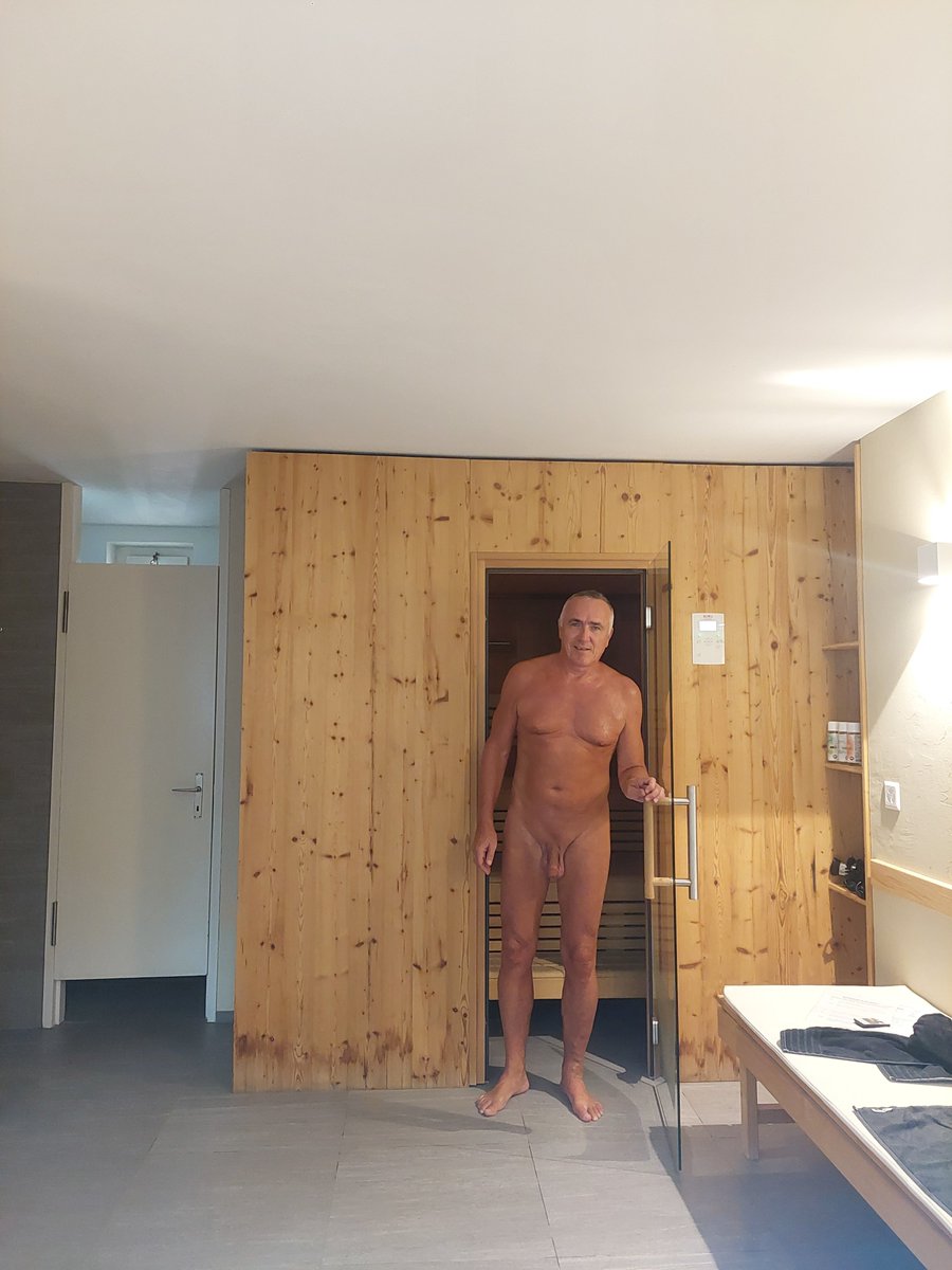 swissnudists's tweet photo. Auch wenn es draussen über 30°C heiß ist... Sauna geniesse ich immer und jeder Zeit 😉🤗🥵
Instagram: swiss.nudist https://t.co/ukT9sgy47D