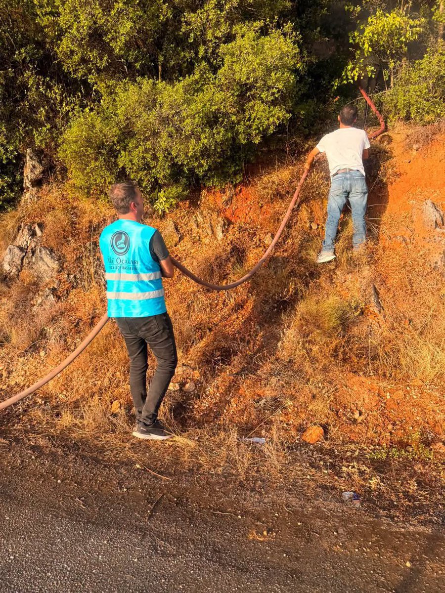 Ulku_Ocaklari's tweet photo. 📍Muğla

Ülkü Ocakları Muğla İl Başkanlığı tarafından, Muğla/Fethiye Gökçeovacık ve İnlice Mahalleleri’nde meydana gelen yangınlarda devletimizin ilgili kurumlarıyla koordinasyon sağlanarak; söndürme, soğutma ve yardım çalışmalarında bulunuldu. https://t.co/2tegr0eWYJ