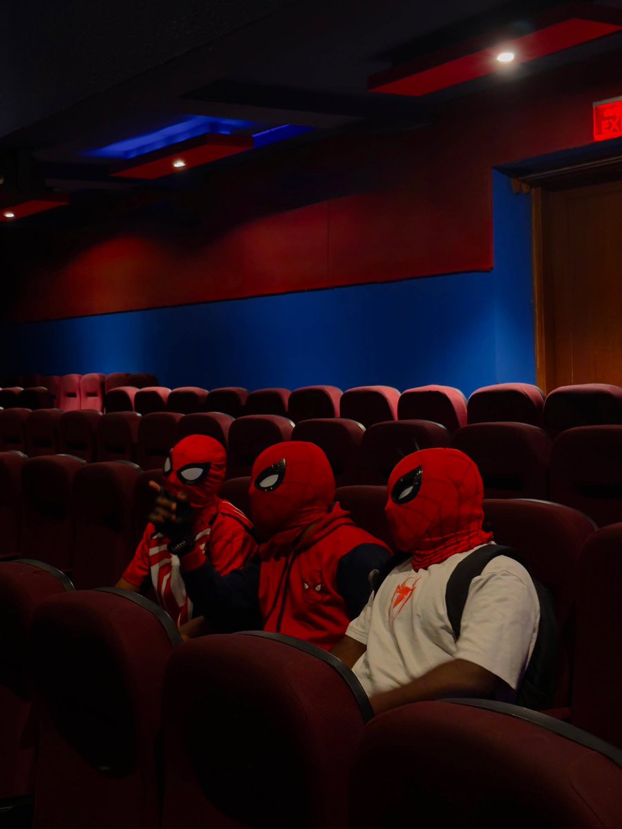 Srigangacinemas's tweet photo. #spiderman #spidermanbrandnewday spidey fans stealing the shows  for FDFS 😍@Srigangacinemas #srigangacinemas https://t.co/hin0UnYBWf