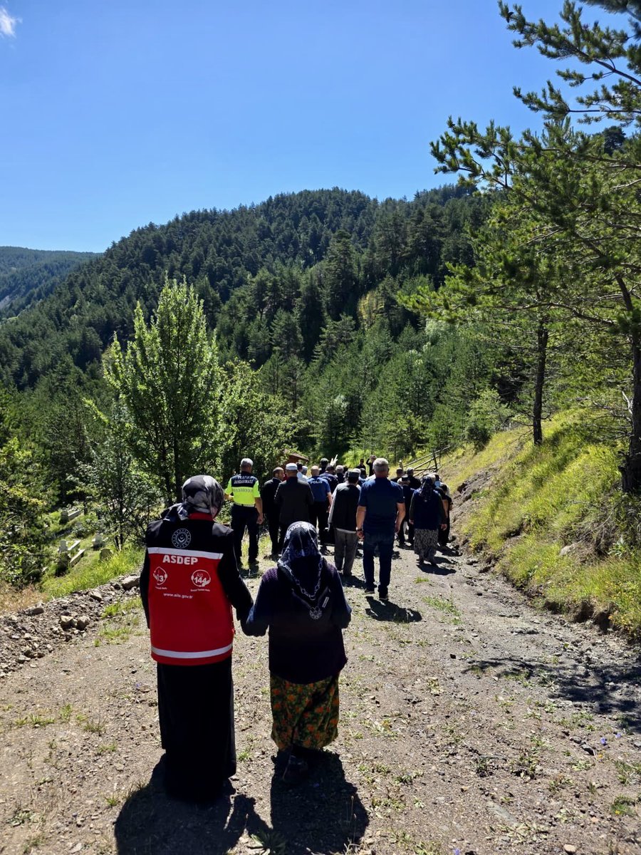 Kastamonuash's tweet photo. 📌 Aziz Şehidimiz Ayhan Çayır'ın Şehadet yıldönümü münasebetiyle Tosya Keçeli Köyünde bulunan kabri başında anma programı düzenledi.

https://t.co/dXJ84qRSwx https://t.co/z2f2HvqoKg