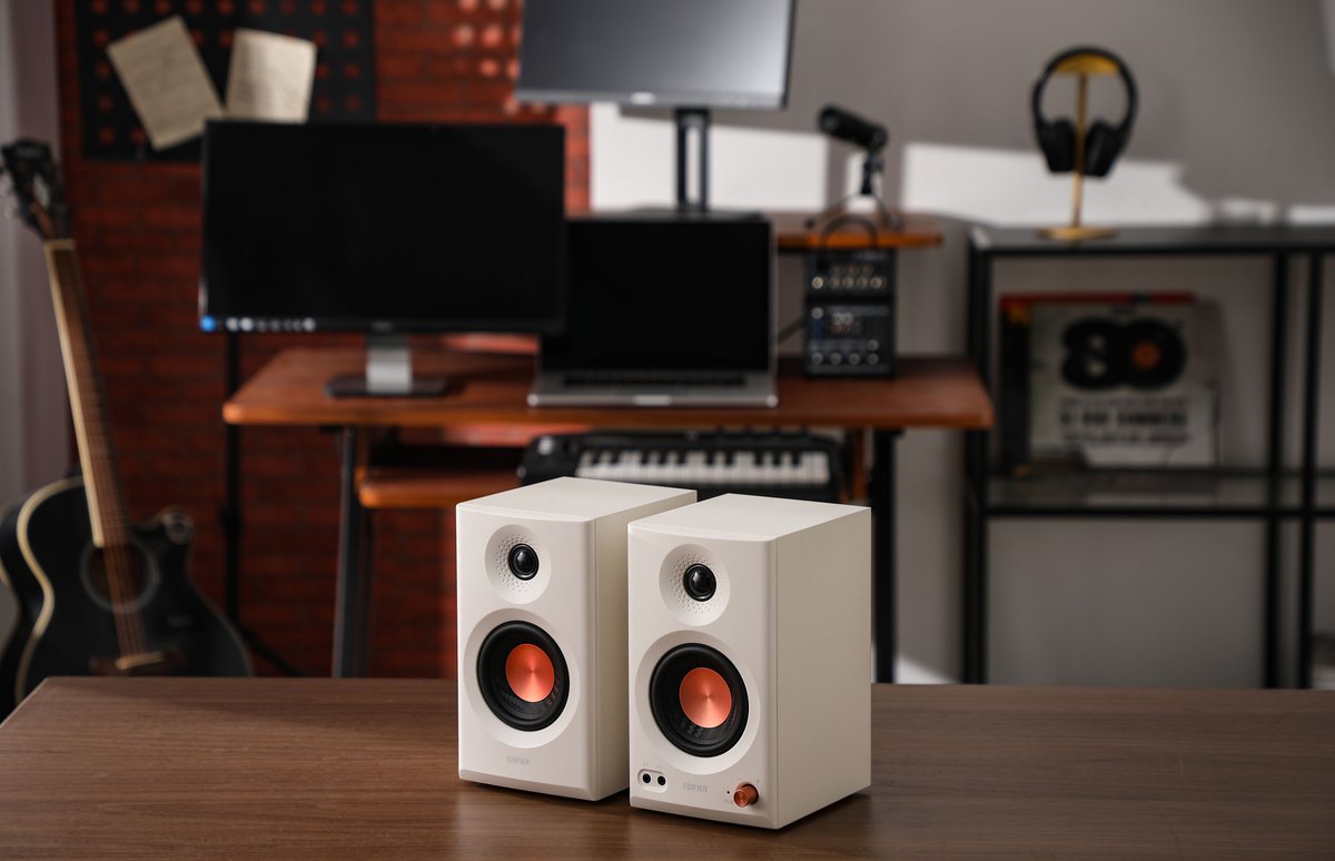 EdifierNA's tweet photo. The EDIFIER MR3 delivers accurate, balanced sound in a compact studio monitor designed for creators and everyday listening. 

Get 15% off for Back to School, link in bio. 

#EDIFIER #MR3 #StudioMonitor #Speakers #Audio #Explore https://t.co/8HjPgG4yM3