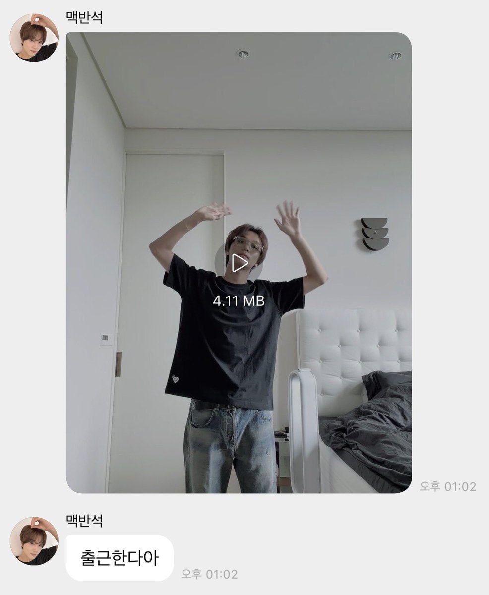zun66dr's tweet photo. 퇴근한다아 << 라고 보낸 거부터
좌우왔다갔다하면서 인사하는거랑
노래흘러나오는거까지 디테일미쳣음
게다가 지성이는 CRZY로 한게 진짜
놀리려는 의도가 다분한 거 같은디ㅋㅋㅋ https://t.co/CCJkHZSTdy