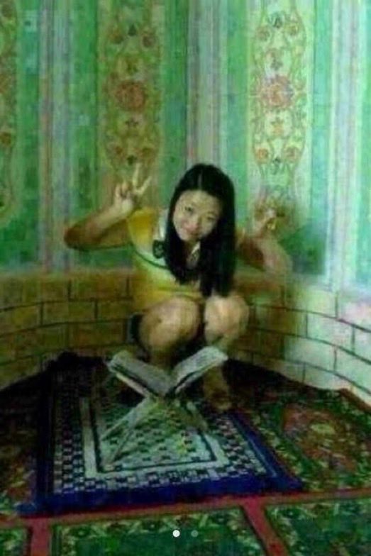 Uyghur_Report's tweet photo. Doğu Türkistan’daki camilerde, kısa şortlu Çinli kadınların saygısız görüntüleri YİNE GÜNDEM OLMADI.