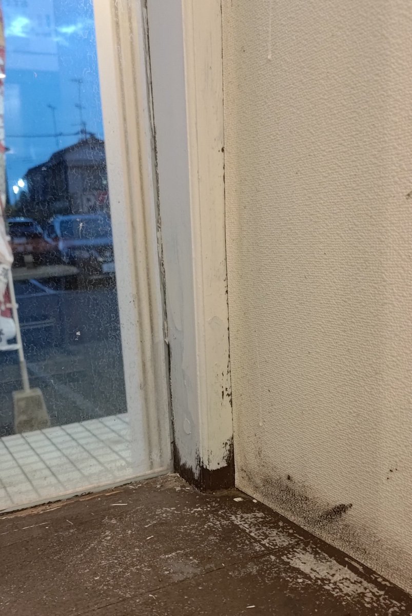 mochidamaskt's tweet photo. リニューアルしたラーメン屋
内装はＤＩＹかな https://t.co/8ONH6DVU7t