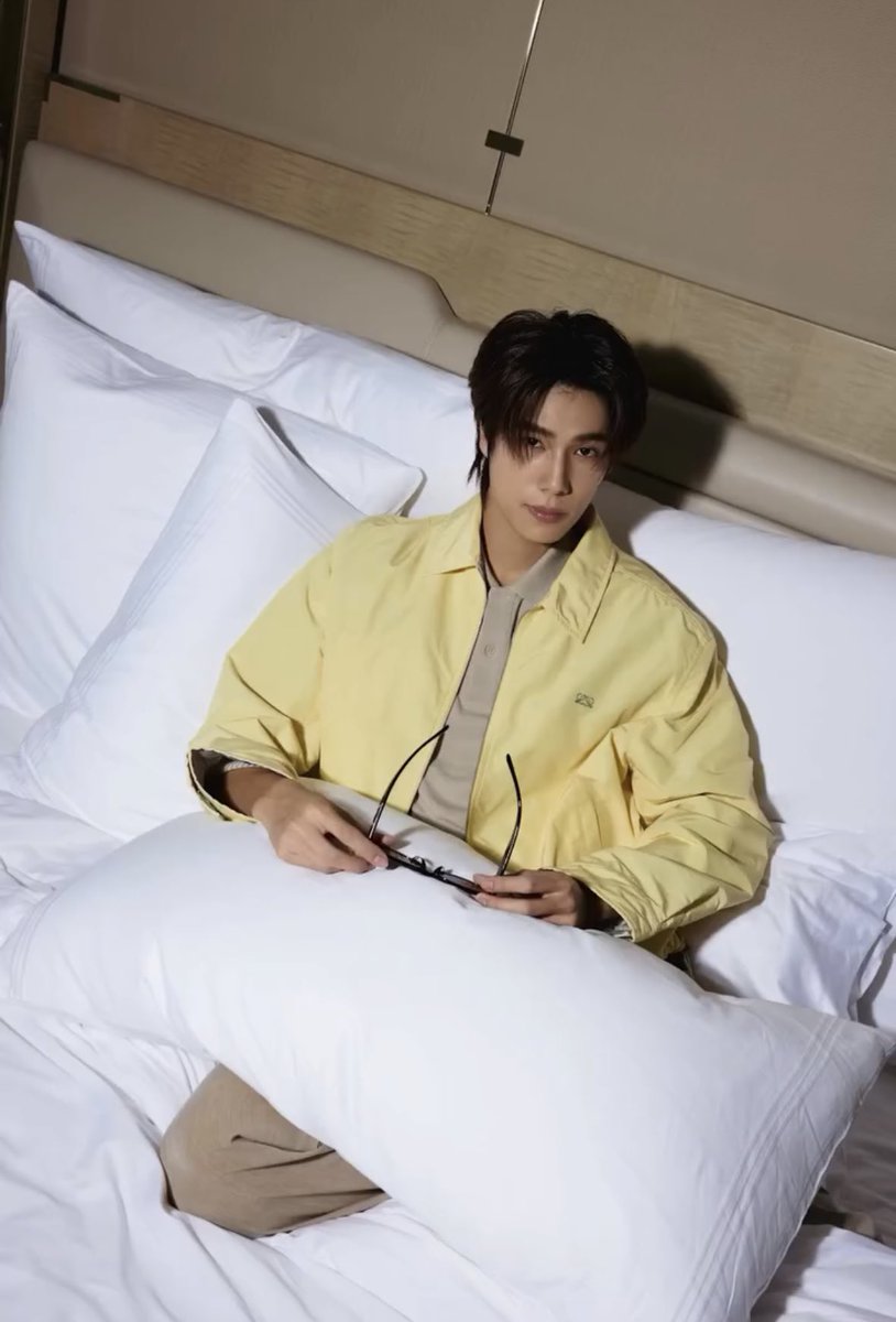 PhuwinOfficial's tweet photo. Photoshoot เซ็ทนี้หล่อๆ เลยแหละ
Thank you @marinabaysands for having Phuwin

30JUL Peachy Bliss PHUWIN
❥@phuwintang🍯
#phuwintang
#winniethephu https://t.co/yql1hjVBmS