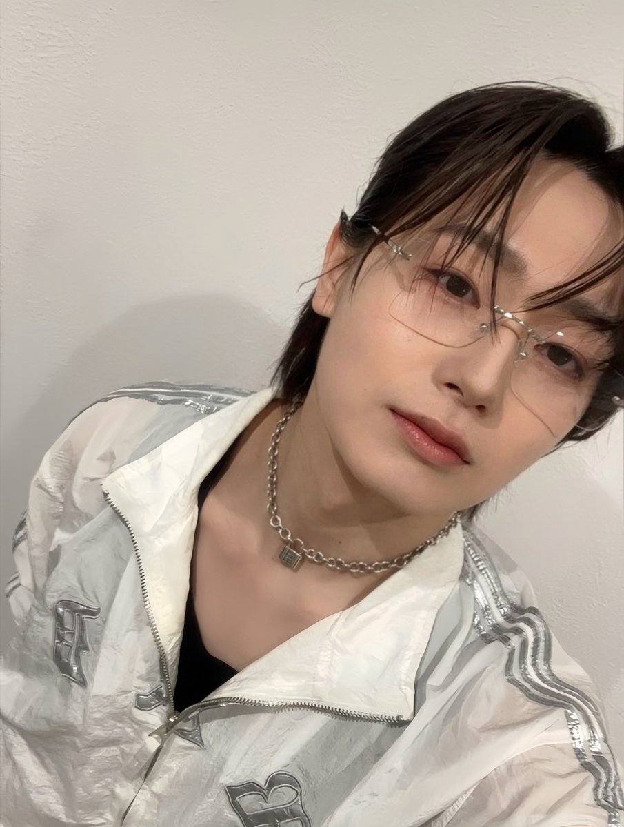 Sora485662Sora's tweet photo. 熊部拓斗のメイクレシピなるものが公開されてて神すぎ一生過去熊部が使ってたリップを使っているので需要ありすぎる https://t.co/rGaLOZ9JRv