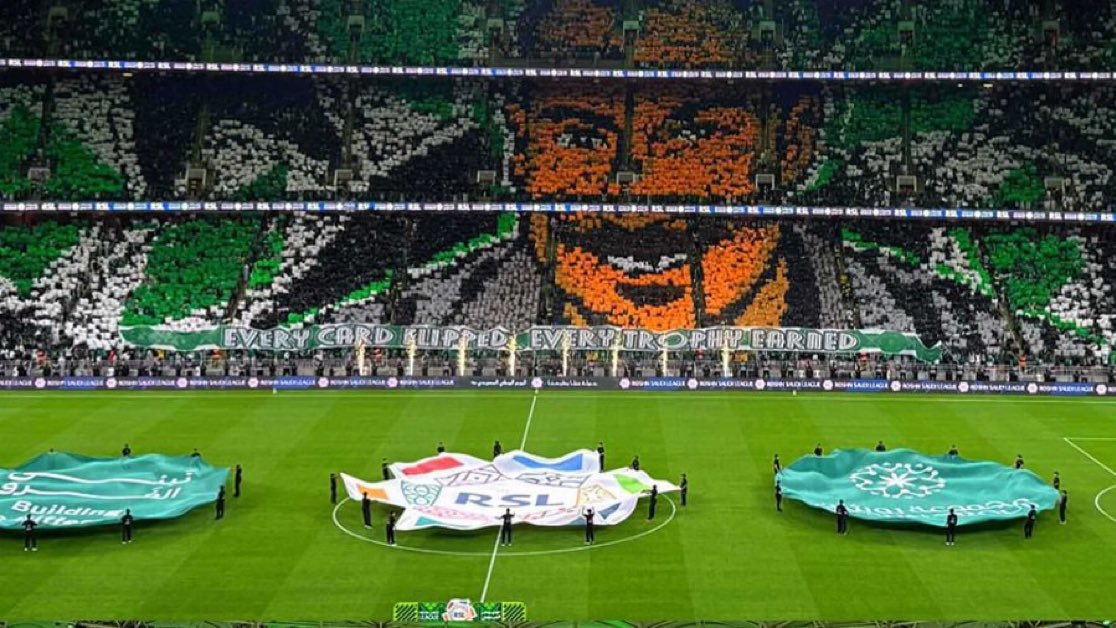 4lll42's tweet photo. هذا اكثر شيء ضحكني ، مسوين له تيفو وعطاهم احلى استقالة قبل بداية الدوري بأسبوعين وحطهم بجدار https://t.co/5FvU0CeFcJ
