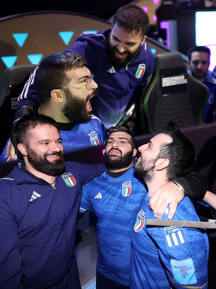 eNazionaleFIGC's tweet photo. Ogni sfida, ogni vittoria, ogni momento condiviso. Grazie, @HOLLYWOOD285 💙 https://t.co/dCH8ZmcJCU