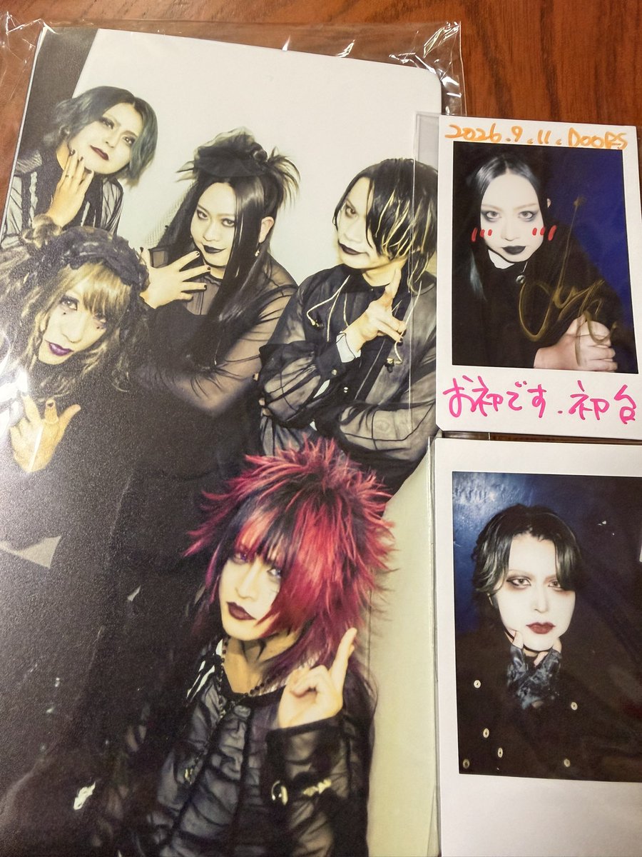 mahoroja's tweet photo. 棚卸が近いので一日中1人で商品整理をしてヘトヘトになりながら退店
途中でセブンに寄ってくりまんﾊﾟｲｾﾝ捕獲して興味本位でしるこサンドも買って、栄養補給✨
家に帰ると十字架から素敵なもの届いてて一気にテンションぶち上がったわ✨
ありがとうございますー！ﾀﾞｶﾞﾁｬもﾃｨﾝｸも癒し✨ https://t.co/9B6rTIyLgm