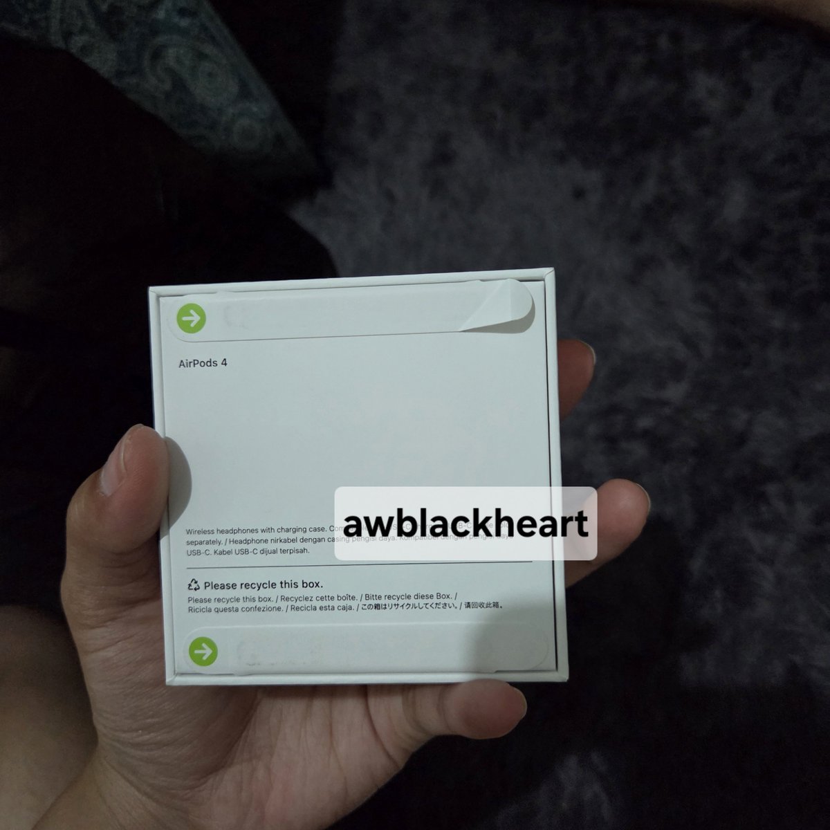 awblackheart's tweet photo. WTS AirPods 4 (Brand New, Sealed) 🤍
Garansi Resmi Indonesia
💰 Rp1.700.000 (nego tipis)
Fullset, belum pernah dipakai.
📦 Bisa kirim seluruh Indonesia
📍COD (jika memungkinkan)
DM if interested!

#airpods #wts #wtb #zonauang #zonajajan https://t.co/zkDQ2YxE9P