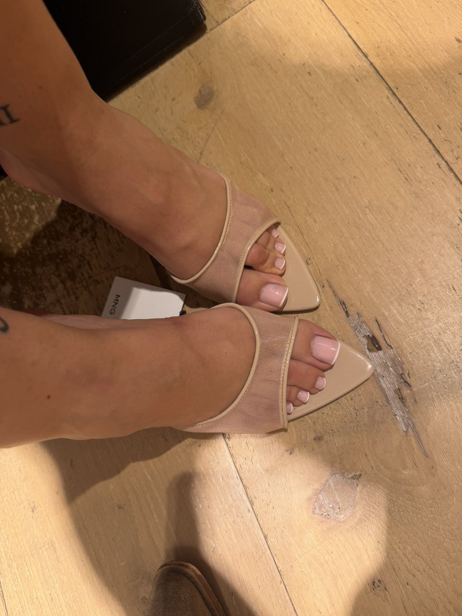 GoddessEliza25's tweet photo. Les quiero, son 30€. https://t.co/EcgxoeWsii