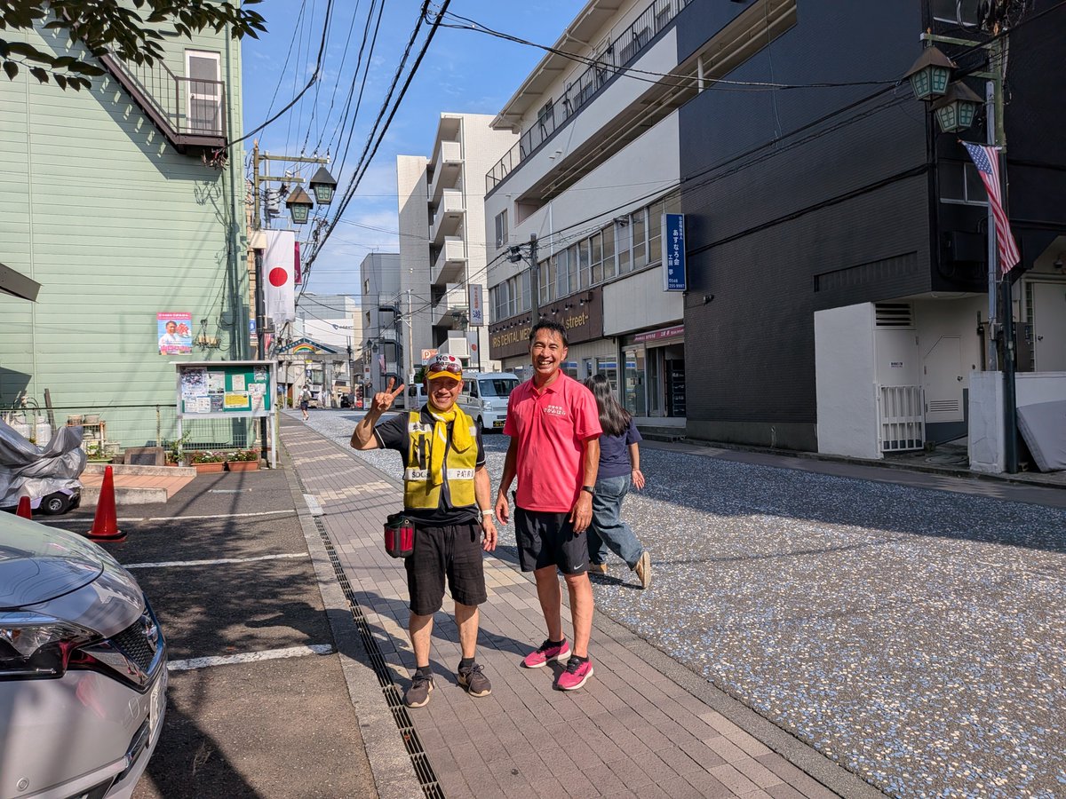 6oJmB4Flesp9FSS's tweet photo. 8月1日の座間キャンプ日米親善フェスティバルに向け、座間市議会議長の松橋じゅんろうさんと国旗を取付けました。
独立記念日に合わせたかけはしまつりは中止になりましたがまた街が賑わいます。
#相模原市 https://t.co/eOFGScnWGI