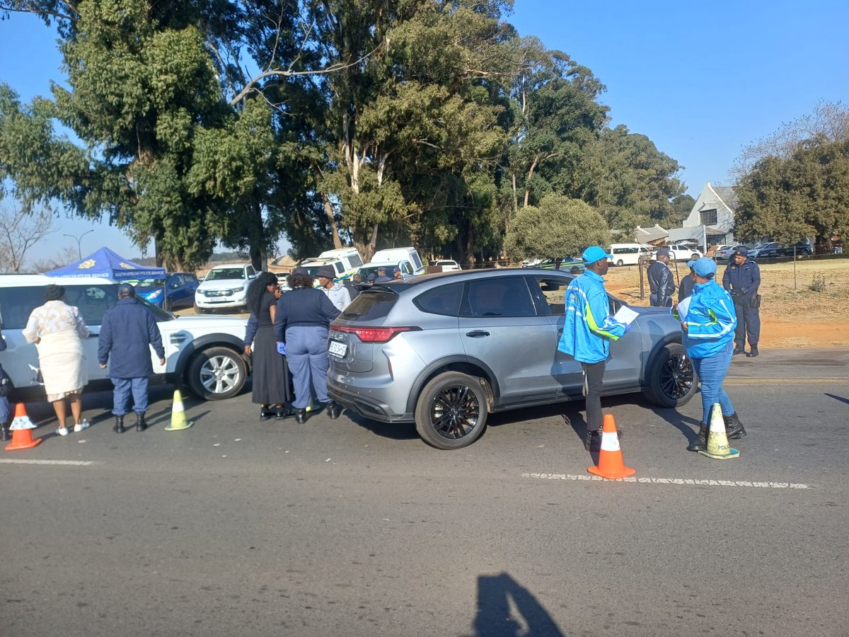SAPoliceService's tweet photo. #sapsGP [OPERATION SHANELA II: KEMPTON PARK, EKURHUENI DISTRICT] #SAPS Gauteng Provincial Commissioner, Lt Gen Tommy Mthombeni led from the front at a roadblock in Kempton Park earlier this morning, Thursday 30/07, where more than 60 people have been arrested for various crimes including 52 illegal immigrants, two for possession of hijacked motor vehicles, and two for possession of drugs amongst others.  

#OperationShanela II started with the first phase of #TracingOps for #wanted suspects by the detectives in the province. The team managed to trace and arrest 956 suspects who have been on the run after committing crimes that include murder, attempted murder, rape, robbery and assault GBH. 

The detectives have also secured a combined 67 years' imprisonment #sentencings for four cases in the past week. #PoliceVisibility #PartnershipPolicing #FightingCrime #SmartPolicing ME