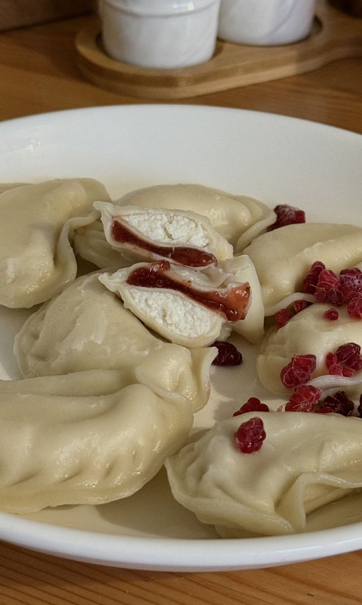 pandolcecuore's tweet photo. Dreaming of Russian breakfast, it looks so delicious I can't. Bring me some syrniki please :'(
#russianbreakfast #russia #syrniki https://t.co/2PJQRWUNCu