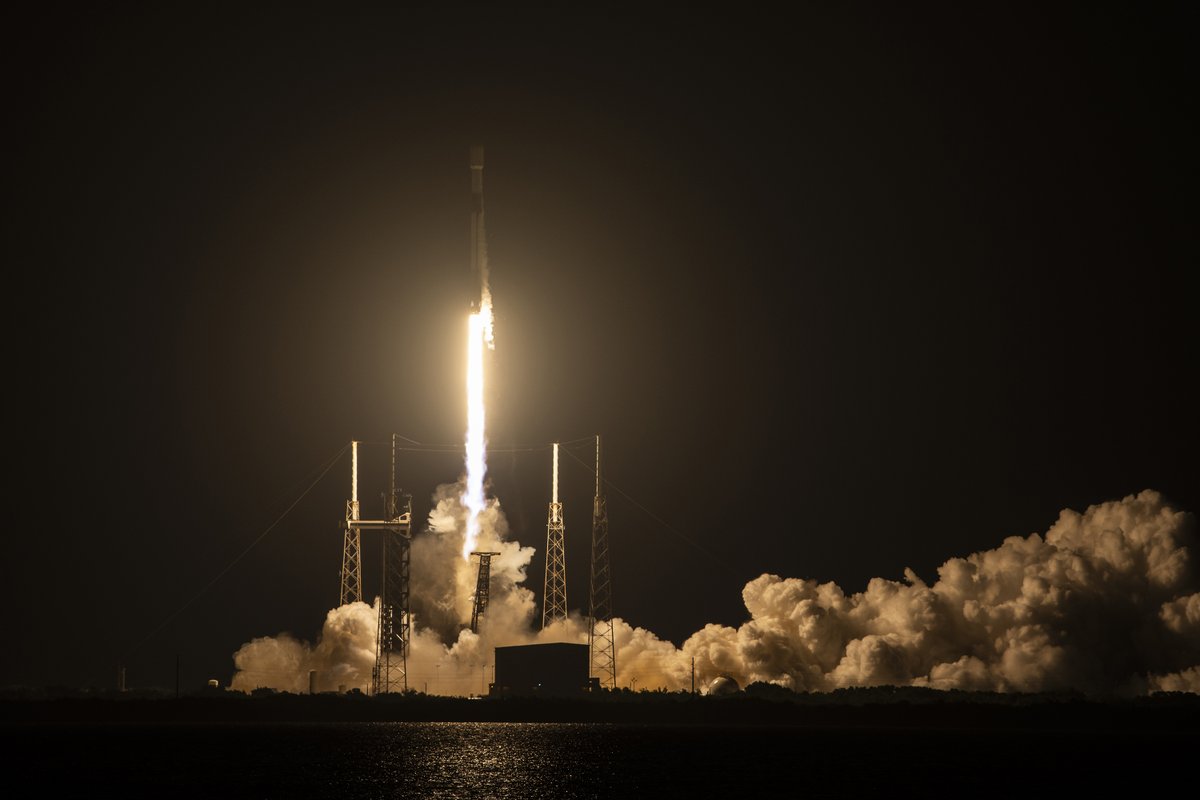 SpaceX's tweet photo. Falcon 9 launches NROL-95 to orbit from pad 40 in Florida https://t.co/ToFvNYwHFj