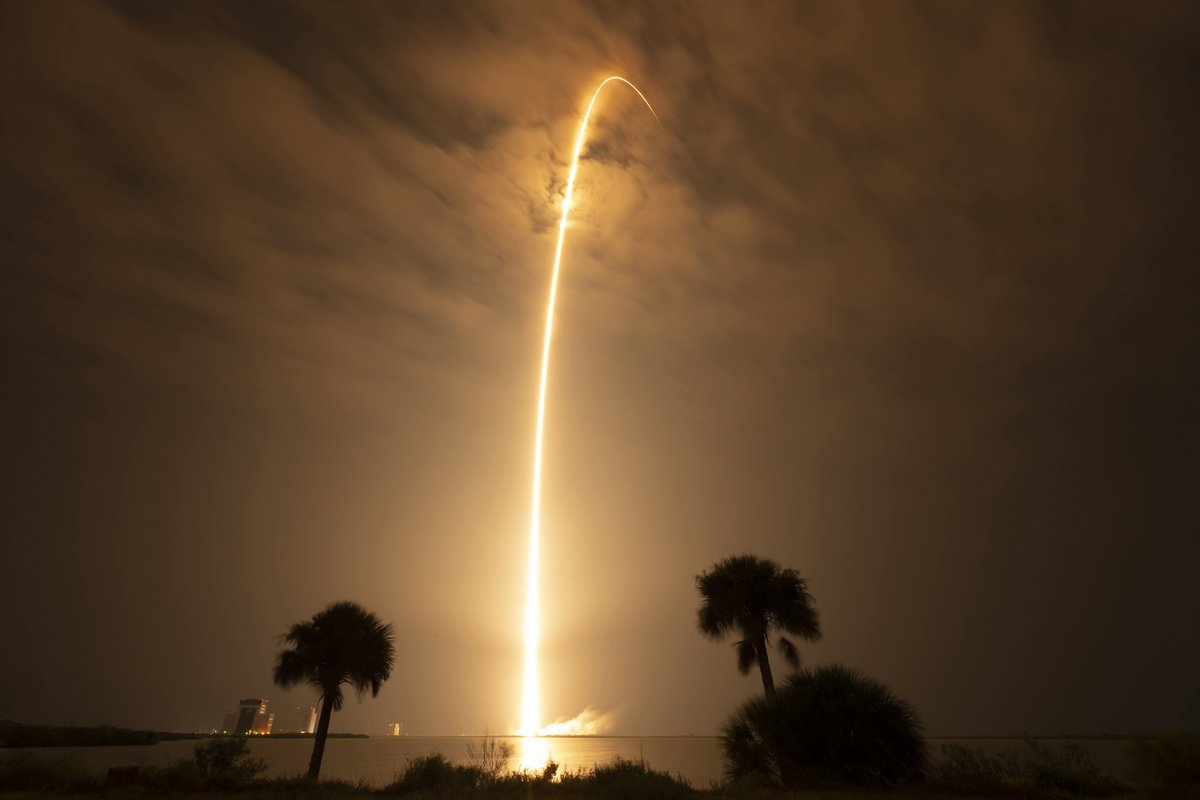 SpaceX's tweet photo. Falcon 9 launches NROL-95 to orbit from pad 40 in Florida https://t.co/ToFvNYwHFj