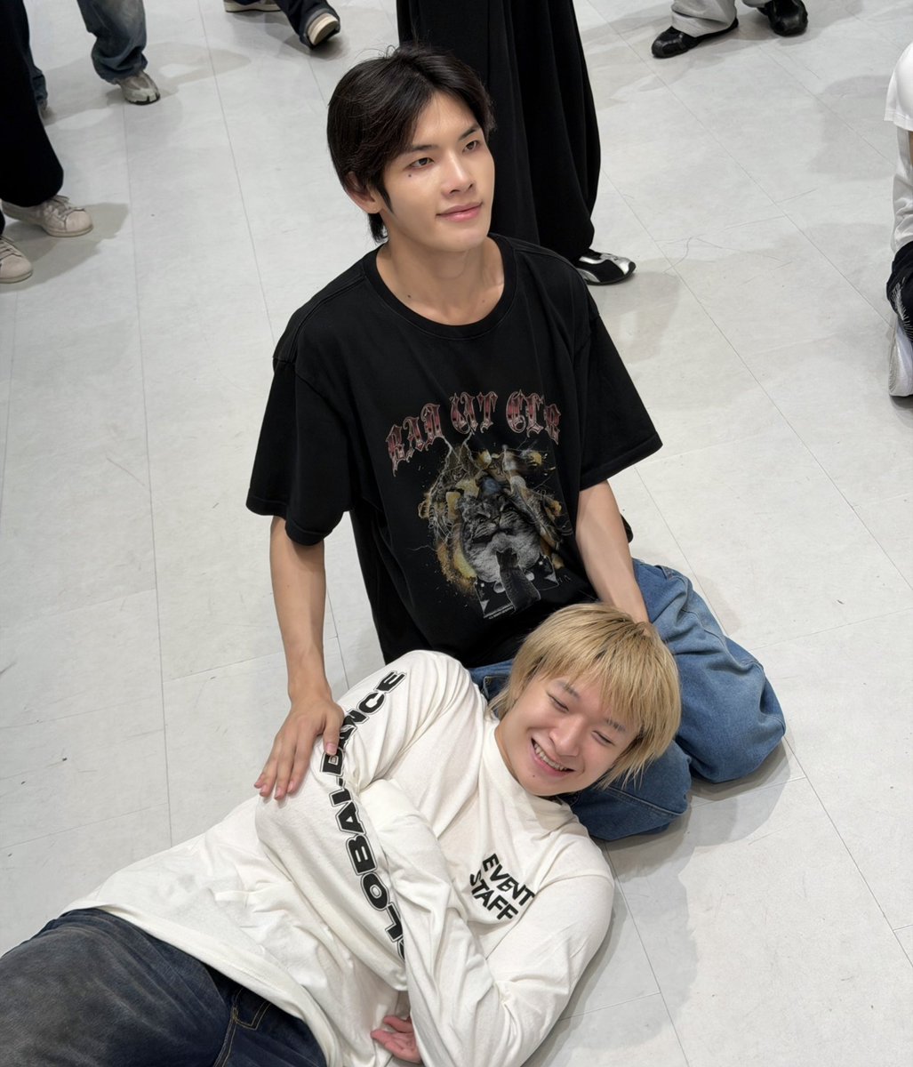 yugM24's tweet photo. คนไรไปงานไหนก็มีน้องยูกม๋ามาให้เลี้ยงเยอะเลย สู้ๆนะ555

#MINthanakrit
#DICE_SONRAY https://t.co/MTsPjwiVJd