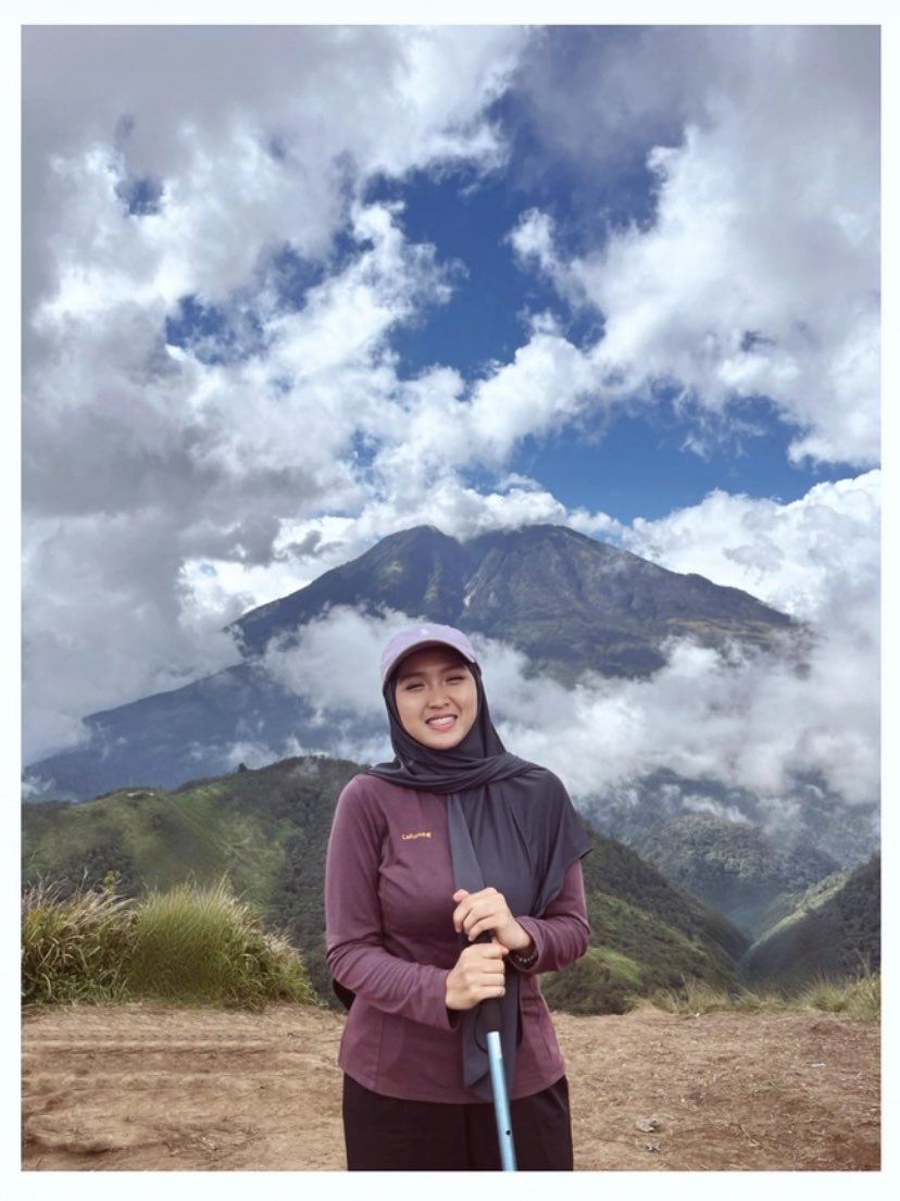 dysafiaa's tweet photo. foto apa aja asal ada gunungnya

tebak gunung apa yang dibelakang ku https://t.co/93JIW9SWFw
