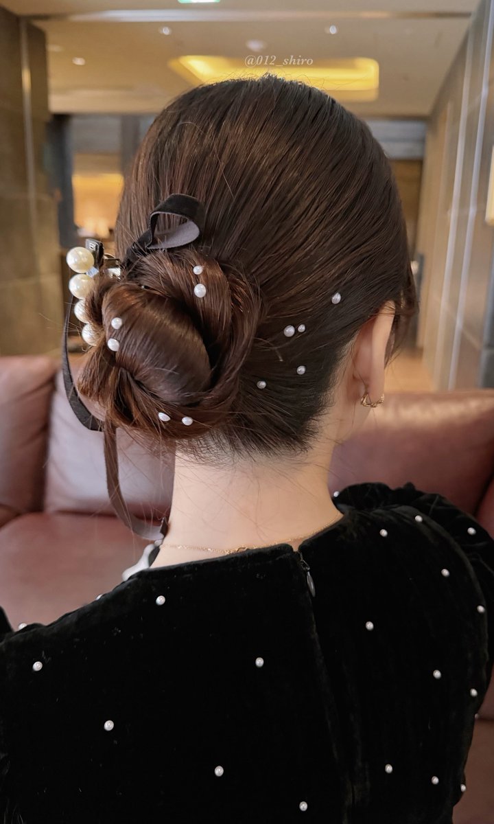 012_shiro's tweet photo. アレクサンドルドゥパリのヘアアクセ、すんごく高いんだけど後ろ姿が可愛くなるから課金する価値ある……♩ https://t.co/nU4Of8nES1
