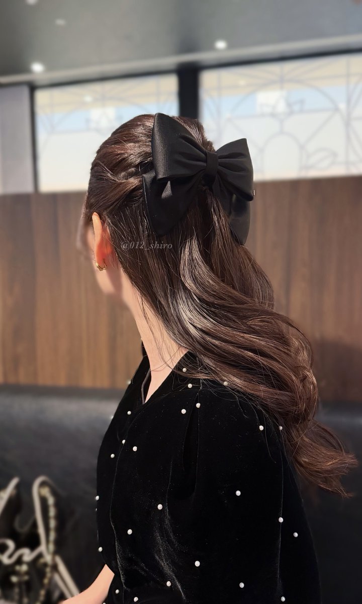 012_shiro's tweet photo. アレクサンドルドゥパリのヘアアクセ、すんごく高いんだけど後ろ姿が可愛くなるから課金する価値ある……♩ https://t.co/nU4Of8nES1