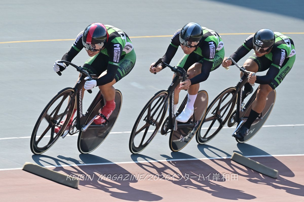 KEIRINmagazine's tweet photo. インターハイ
男子チームスプリント
優勝　松山学院　1分14秒263(高体連新、ジュニア新、大会新)
2位　岡山工業　1分15秒516
3位　平工業　1分16秒184 https://t.co/E7IoSXOHl4