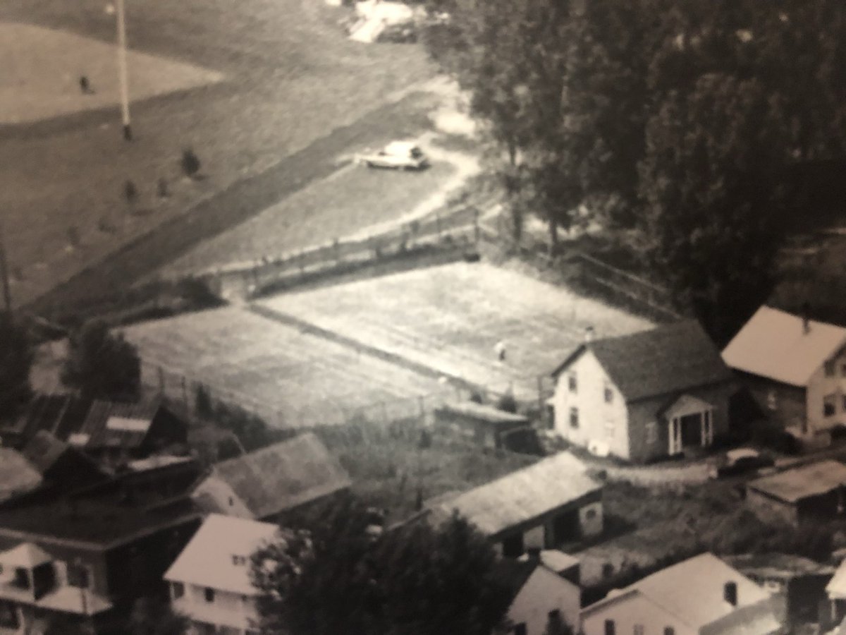 LucGagn3's tweet photo. Activité spéciale de tennis « Origines » du 150e anniversaire du Club de golf Murray Bay le samedi 15 août de 13 à 16 h* pour tous et toutes. 

Aucune inscription nécessaire. 

Pour plus d’informations, voir la page Facebook du club. https://t.co/SRxammZqwb