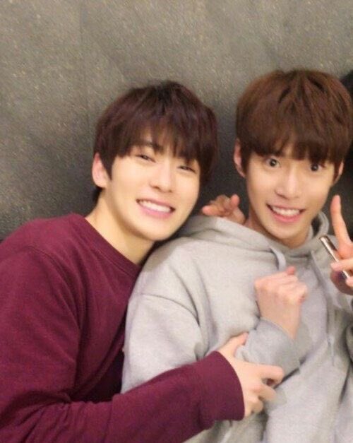 onyourj__eong's tweet photo. ตั้งแต่ i เจอ u นะ i มองคนบนโลกนี้หล่อน้อยลง จริงๆ คือแบบ u เป็น standard ใหม่ในชีวิต i https://t.co/1psMwuqkMZ