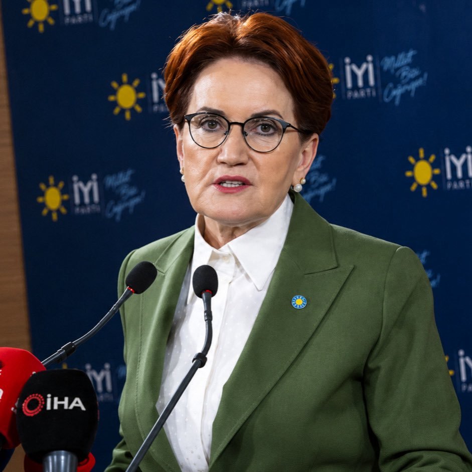 TCSerhatKaya's tweet photo. Nefes yazarı Aytunç Erkin: “2023 seçimleri öncesinde ‘kazanacak aday’ diyen lider kimdi? O dönem İYİ Parti Genel Başkanı olan Meral Akşener.

Akşener, Kemal Kılıçdaroğlu’nun adaylığına karşı çıktığı ve masadan ayrıldığı için ‘linç’ yedi ama bugün gelinen noktada herkesin birleştiği tanımlama; kazanacak aday!

Bir gün Meral Akşener konuşursa, o zaman neler yaşandığını anlarız.”