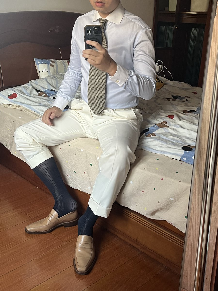 tp_neomann's tweet photo. 镜面丝袜
#正装皮鞋 #正装丝袜 #大叔 https://t.co/MhlDDUtOBY