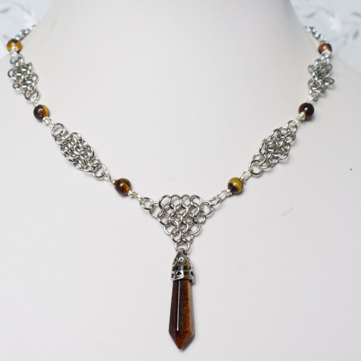 SarahDaisyBlue's tweet photo. This chainmaille and tiger eye necklace is a real statement piece!

#necklace #chainmaille #etsyhandmade #UKMakers

https://t.co/nlMOWA1l3p https://t.co/gSqJ8OcPYR