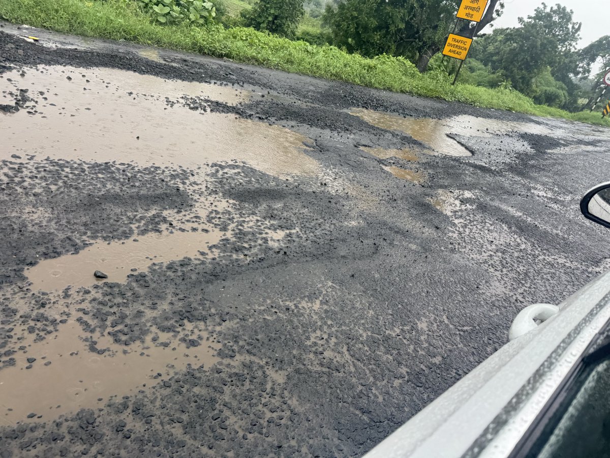 AXRization's tweet photo. Nightmare on NH44. 75 years of ghor corruption . Junior engineers and upwards chew the roads to such magnanimity. ⁦@i_gauravvsoni⁩ ⁦@NamoApp⁩ @potholejantaparty ⁦@INCIndia⁩ https://t.co/Td7iyAmFEf