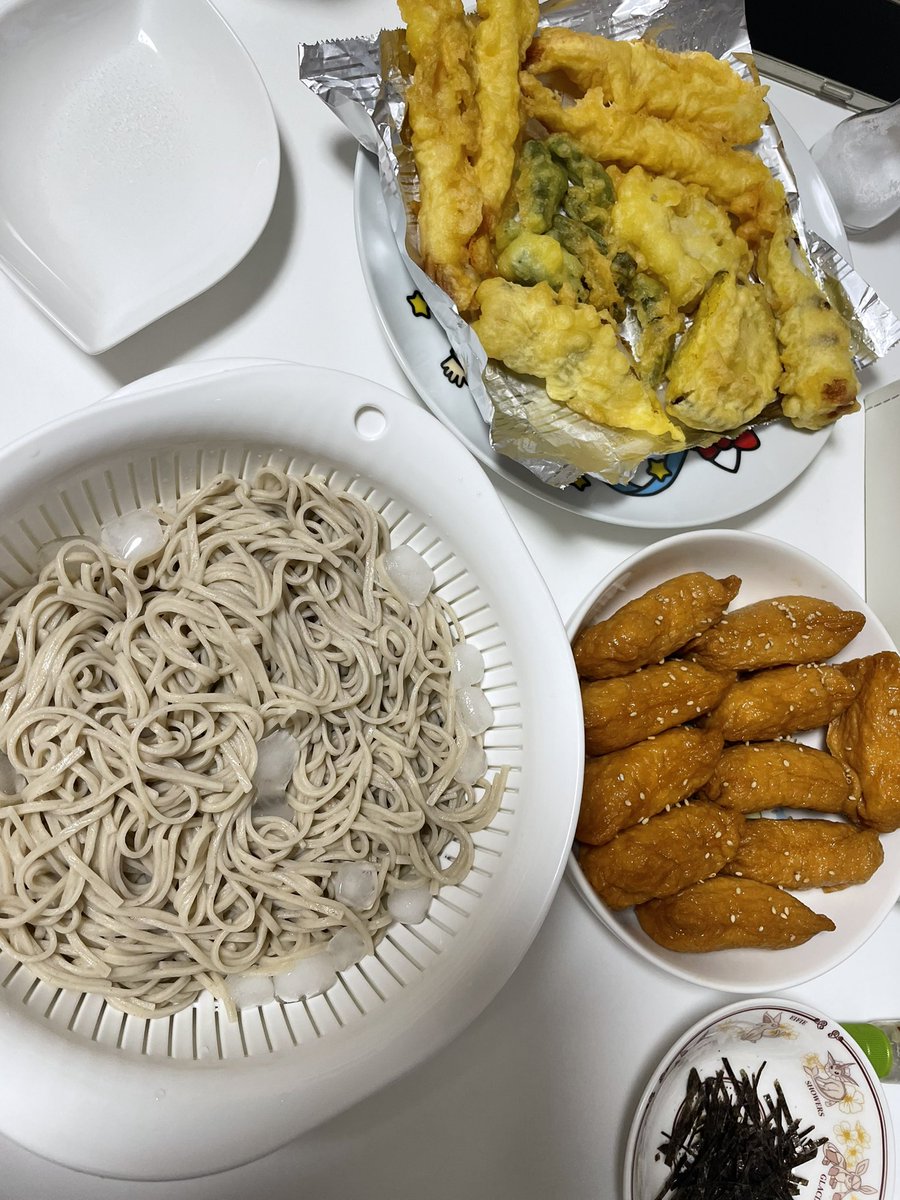 YP19970715's tweet photo. もうパーティ🍤 https://t.co/T6HLbQYZzB