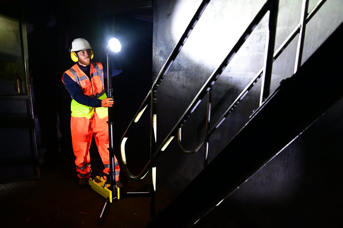 StreamlightUK's tweet photo. Bring powerful scene lighting to the most demanding locations.

The Streamlight Portable Scene Light delivers powerful, uniform lighting in a rugged, collapsible design that can be fully deployed in under 30 seconds. Built for confined spaces, uneven terrain and demanding environments, it helps keep the entire work area clearly visible.

👉 https://t.co/aI7iMGcfE6

#Streamlight #StreamlightTrusted
