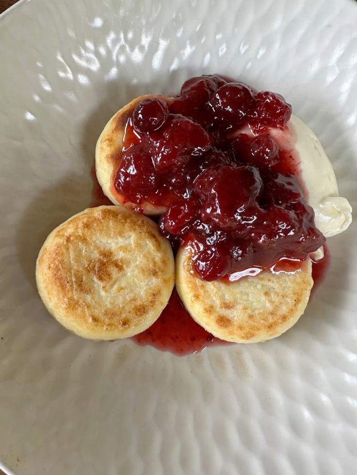 pandolcecuore's tweet photo. Dreaming of Russian breakfast, it looks so delicious I can't. Bring me some syrniki please :'(
#russianbreakfast #russia #syrniki https://t.co/2PJQRWUNCu