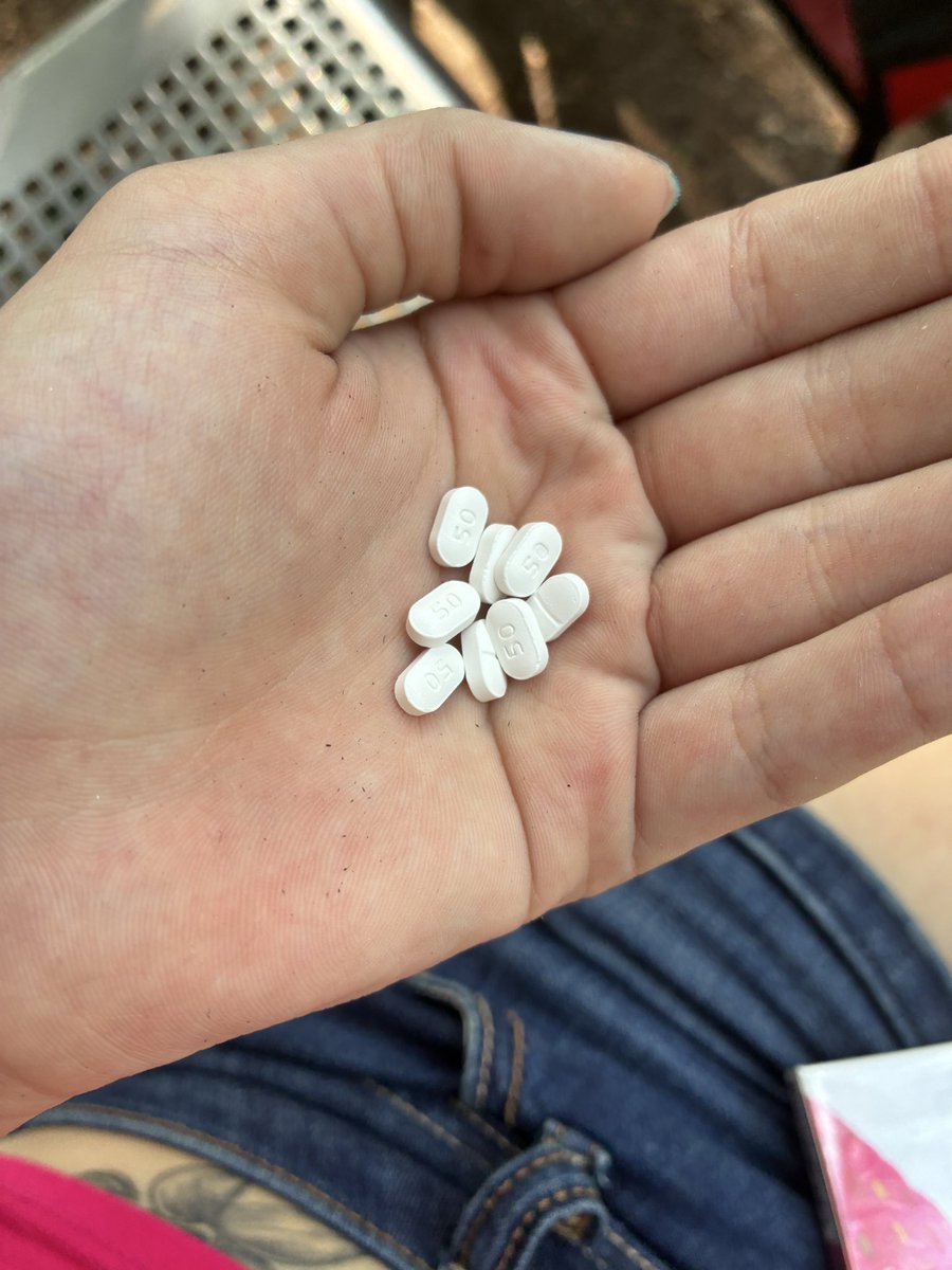 fatfuckingfoid's tweet photo. 500mg including my regular dose, curious to see what happens 🧐 i have another full strip but i’m gonna wait to take the rest so i can experience it first lol https://t.co/8h9GZo08xC