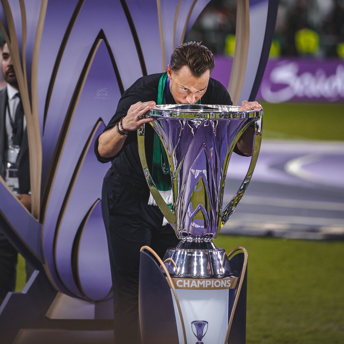 hmooda20132's tweet photo. الاهلي كيان كبير وما يوقف على مدرب أو  لاعب، اتمنى ان يكون المدرب القادم مدرب كبير والأسماء كثيرة، شكراً لماتياس حقق 3 بطولات مع الاهلي منها بطولتين خارجيه لكن عسى في الأمر خير ، الاهلي من الأندية اللي تصنع المدربين مثل ما صنعت ماتياس راح ينجح ايضاً المدرب القادم 
#الاهلي https://t.co/A2wKd75zJQ