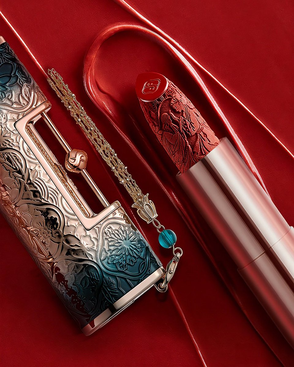 florasisbeauty's tweet photo. Can we take a moment for the details? ❤️
The engraving. The texture. The color.
💄Blooming Rouge Love Lock Lipstick
#Florasis #LoveLockLipstick #CBeauty https://t.co/2cmFQ4rGUE