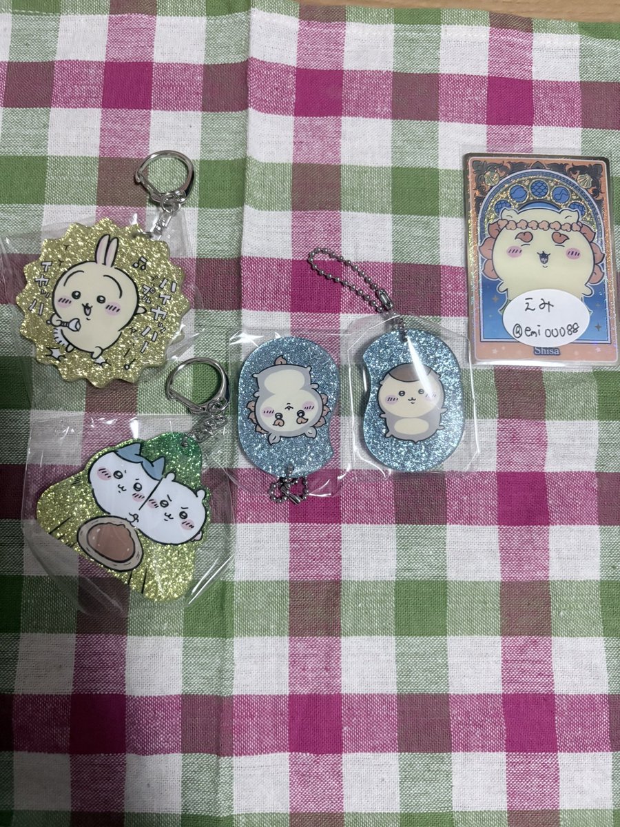 emi00088's tweet photo. ちいかわ ラメアクリルキーホルダー 交換

譲▶︎うさぎ ちいかわ＆ハチワレ シーサー＆栗まんじゅう

求▶セイレーン

郵送または横浜手渡し https://t.co/wRKhdfxoJl