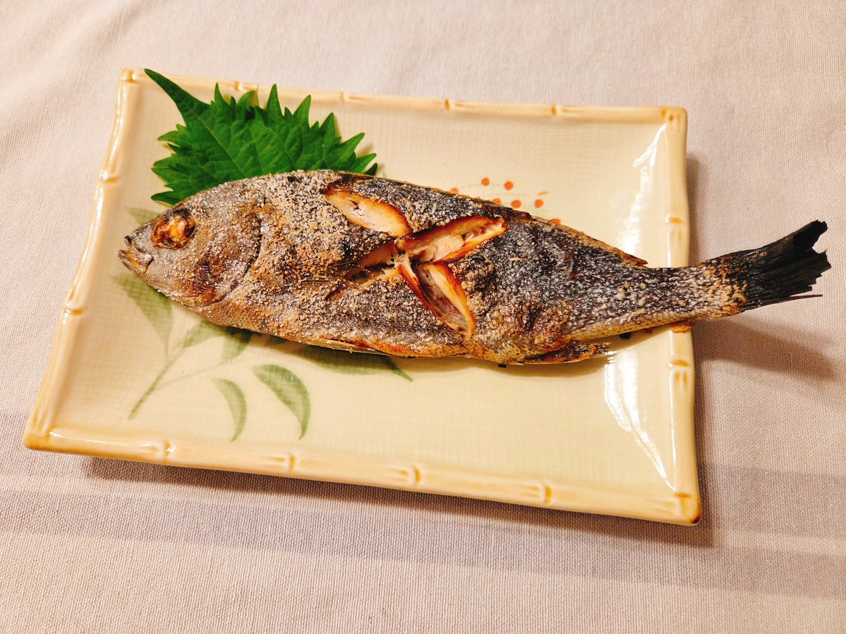 CAROL_KT's tweet photo. 今日の晩ごはーんっ！　#おうちごはん　#おうちご飯　#筍の炊き込みご飯　#しじみのお味噌汁　#卵焼き　#和風ローストビーフ　#ほうれん草としらすのおひたし　#イサキの塩焼き https://t.co/qwW1b9dxFO