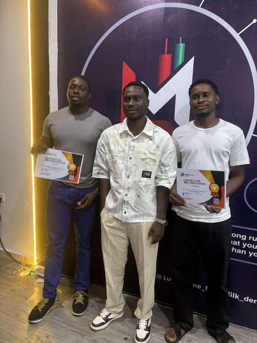 oluwafemiakam's tweet photo. A year ago, I ditched my school’s IT program and went to physically learn from my mentor @luckymanefx with my guy @JustlineTrades, fast forward to today I can boast of making $1k in two days of trading. It’s just the beginning 🔥, more numbers to be made🔥🔥

#Forex #deriv #trading