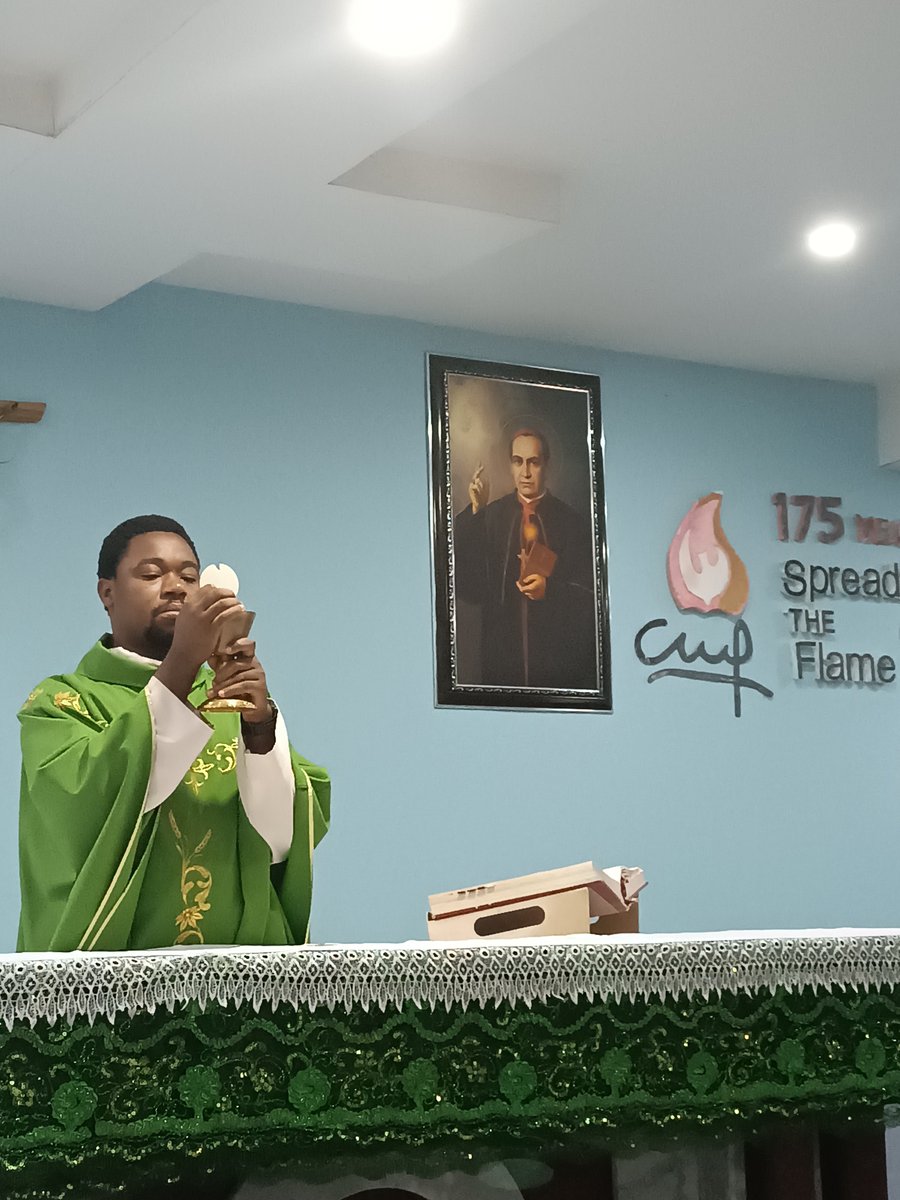 frmarcellinus's tweet photo. Did Jesus mean it literally when He said, "Unless you eat the flesh of the Son of Man and drink His blood, you have no life in you"?

Let us use John 6 to prove the Real Presence of Jesus in the Eucharist 
                            🧵👇 https://t.co/NZcT8ac2AZ