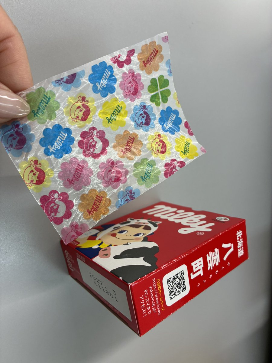 sayachans's tweet photo. 八雲町限定の
ミルキー🍬(ỏڡ<)

開けたら２つレインボーが
入ってて🌈

１つ食べたら
四葉のクローバーが🍀

レインボーはよくあるみたいやけど
クローバーはネットで調べても
画像出て来なくて😊

いいことあるといいな🤍
#不二家
@fujiya_jp https://t.co/X6Agg2Zu5F