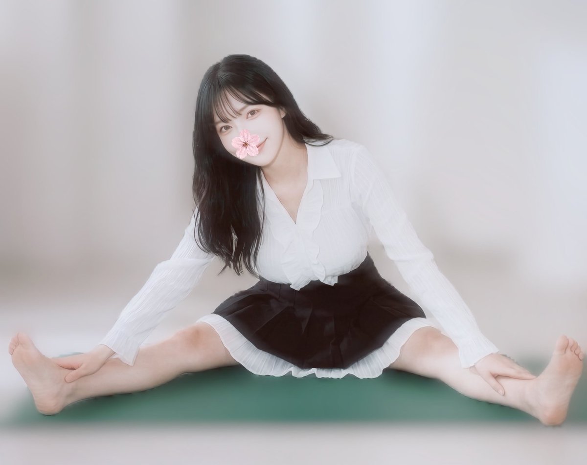 tantan3miyu's tweet photo. ストレッチ中のみゆです❤　　　　　　　　　　　　　　　　　　　　　　　　　　　　　　　　　　　　　　　　　　　　　　　　　　　　　　　　　　　　　　　　　　　　　　　　　　　　　　　　　　　　　　　　　　　　　　　　　　　　　　　　　　　　　　　　　　　　　　　　　　　　　　　　　　　　　　　　　　　　　　　　　　　　　　　　　　　

おつみゆ～🍳

物理的距離は近くても
（いや、寝室とか別々だし、物理的距離も……）

心の距離は地平線の彼方同士の夫より、
いつも欠かさず会いに来てくれるあなたの言葉と行動が、私の何よりの救いです🫶

仕事でクタクタだったり、
過去に何度も襲われそうになった���、
家で孤独でも、
あなたとの繋がりに癒されます🌟

✖️を初めて本当によかったです

仮にここが氷河期🧊になっても、
ライムは冷凍ミカンみたいにならないから、命綱として最適ですね 💕

今夜はみゆのこと、いなくならないように強く「ぎゅっ」て抱きしめてくれませんか？