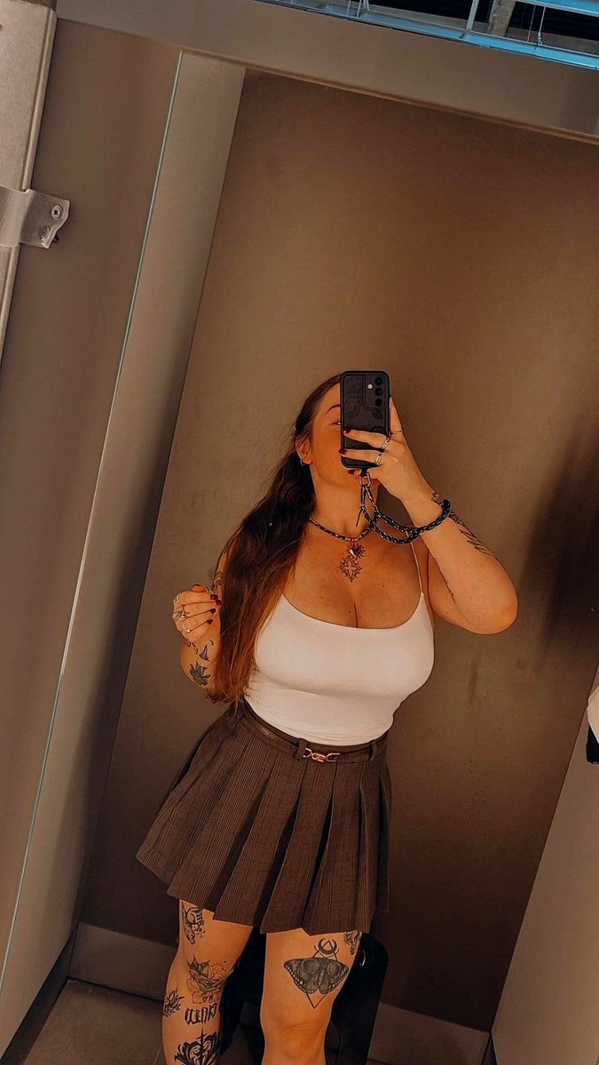 LexCherry4's tweet photo. Je tatoue dans un événement ce soir, vous validez la tenue ? 🫣 https://t.co/M9CQzIWWZc